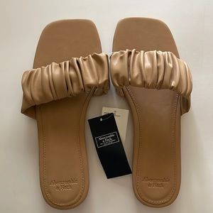 New Abercrombie & Fitch Sandals Size 7/8